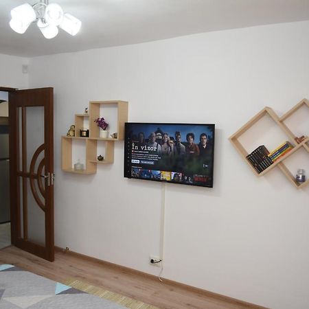 1St Apartment Nehoiu Extérieur photo